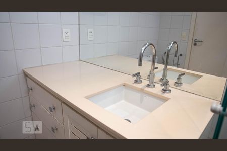 Apartamento para alugar com 110m², 2 quartos e 2 vagas Apartamento para alugar com 110m², 2 quartos e 2 vagasSuíte