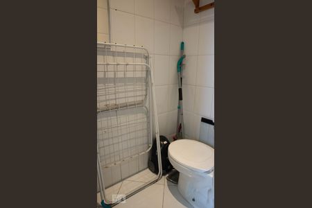 Apartamento para alugar com 110m², 2 quartos e 2 vagas Apartamento para alugar com 110m², 2 quartos e 2 vagasBanheiro de Serviço