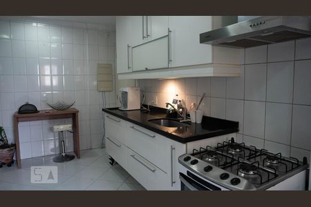 Apartamento para alugar com 110m², 2 quartos e 2 vagas Apartamento para alugar com 110m², 2 quartos e 2 vagasCozinha