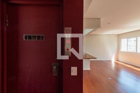 Apartamento à venda com 140m², 2 quartos e 1 vaga Apartamento à venda com 140m², 2 quartos e 1 vagaHall - elevador