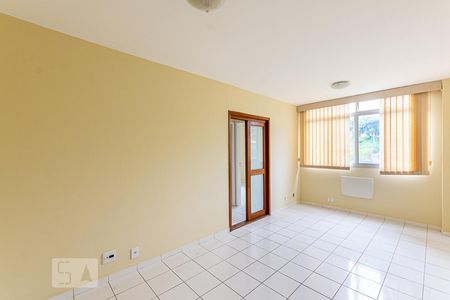 Sala de Apartamento com 2 quartos, 60m² Fonseca