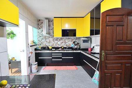 Casa à venda com 280m², 5 quartos e 2 vagasCozinha