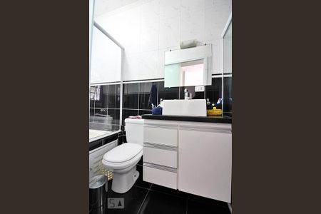 Casa à venda com 280m², 5 quartos e 2 vagasBanheiro do  Quarto 1 - Suíte