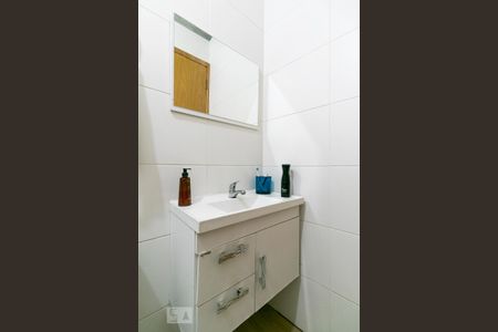 Casa à venda com 70m², 2 quartos e 1 vagaÁrea de Serviço - Banheiro