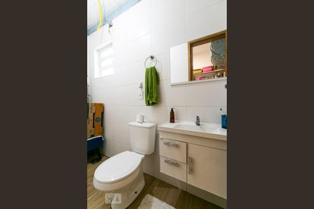 Casa à venda com 70m², 2 quartos e 1 vagaÁrea de Serviço - Banheiro