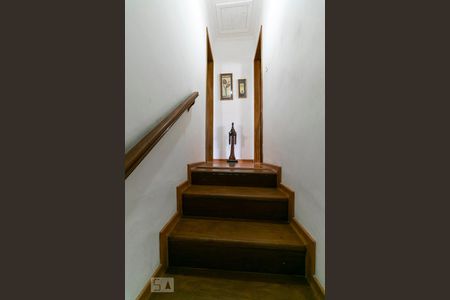 Escadas de casa à venda com 2 quartos, 70m² em Vila Gomes Cardim, São Paulo