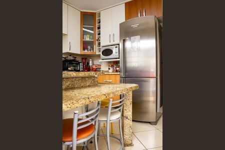 Casa à venda com 98m², 3 quartos e 2 vagascozinha