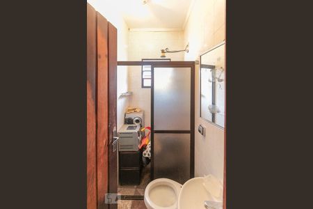 Casa à venda com 350m², 3 quartos e 4 vagasBanheiro da edícula