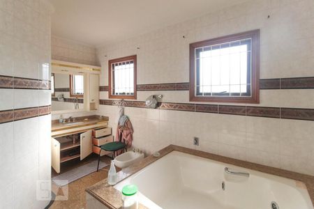 Casa à venda com 350m², 3 quartos e 4 vagasBanheiro do quarto 1