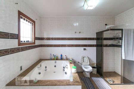 Casa à venda com 350m², 3 quartos e 4 vagasBanheiro do quarto 1