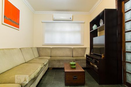 Sala de estar de casa à venda com 3 quartos, 150m² em Vila Clementino, São Paulo