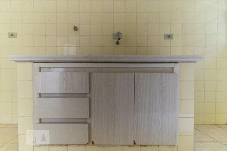 Apartamento para alugar com 58m², 1 quarto e sem vaga Apartamento para alugar com 58m², 1 quarto e sem vagaCozinha - Armário