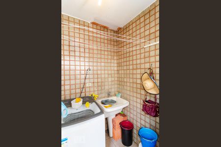 Casa à venda com 132m², 3 quartos e 2 vagasLavanderia