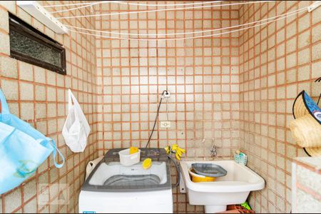 Casa à venda com 132m², 3 quartos e 2 vagasLavanderia