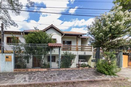 Casa à venda com 246m², 6 quartos e 2 vagasFachada