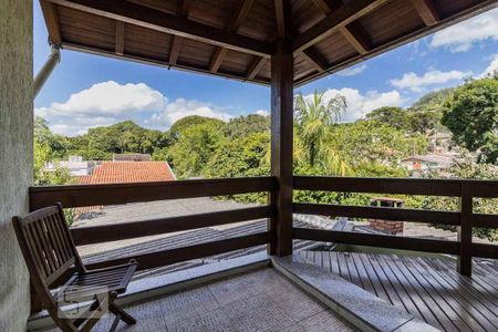 Casa à venda com 246m², 6 quartos e 2 vagasSacada