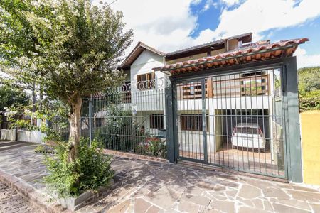 Casa à venda com 246m², 6 quartos e 2 vagasFachada