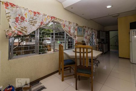 Casa à venda com 246m², 6 quartos e 2 vagasCozinha