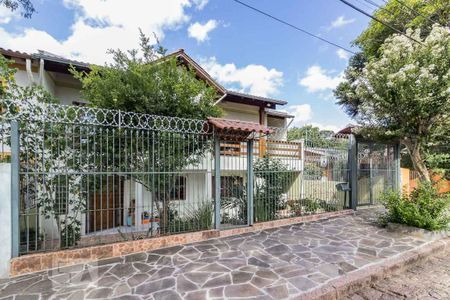 Casa à venda com 246m², 6 quartos e 2 vagasFachada
