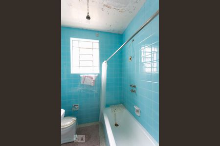 Casa à venda com 240m², 5 quartos e 1 vaga Casa à venda com 240m², 5 quartos e 1 vagaBanheiro