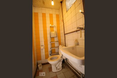 Casa à venda com 261m², 3 quartos e 4 vagasBanheiro de Serviço