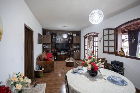 Sala de casa à venda com 5 quartos, 222m² em Sagrada Família, Belo Horizonte
