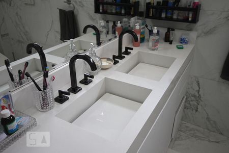 Casa à venda com 350m², 5 quartos e 1 vagaBanheiro