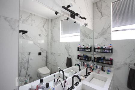 Casa à venda com 350m², 5 quartos e 1 vagaBanheiro