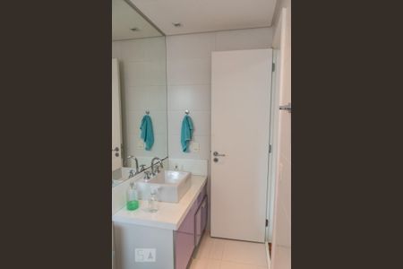 Apartamento à venda com 215m², 4 quartos e 4 vagasBanheiro da suíte 2