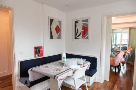 Apartamento à venda com 215m², 4 quartos e 4 vagasSala de almoço