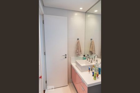 Apartamento à venda com 215m², 4 quartos e 4 vagasBanheiro da suíte 3