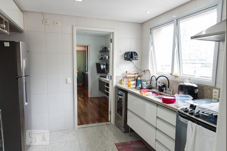Apartamento à venda com 215m², 4 quartos e 4 vagasCozinha