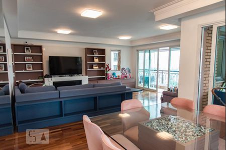 Apartamento à venda com 215m², 4 quartos e 4 vagasSala