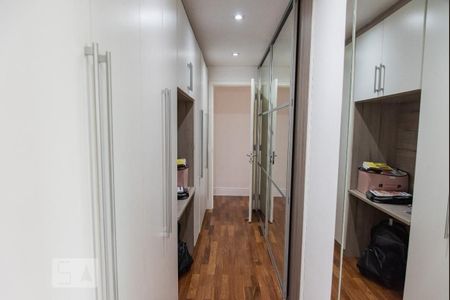 Apartamento à venda com 215m², 4 quartos e 4 vagasCloset