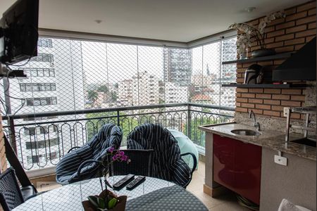 Apartamento à venda com 215m², 4 quartos e 4 vagasVaranda