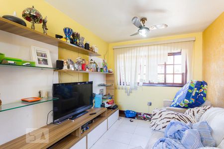 Sala de Estar de casa de condomínio para alugar com 3 quartos, 125m² em Freguesia de Jacarepaguá, Rio de Janeiro