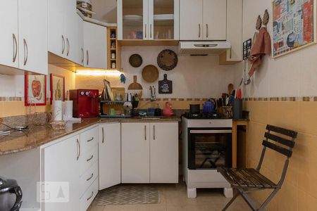 Apartamento à venda com 113m², 2 quartos e 2 vagasCozinha 