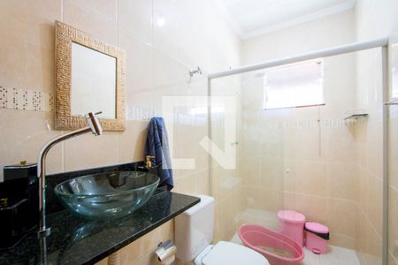 Casa à venda com 200m², 3 quartos e 5 vagasBanheiro do quarto 1