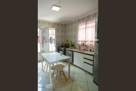 Casa à venda com 119m², 3 quartos e 2 vagasCozinha