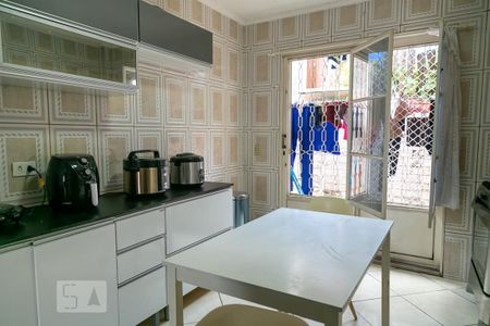 Casa à venda com 119m², 3 quartos e 2 vagasCozinha