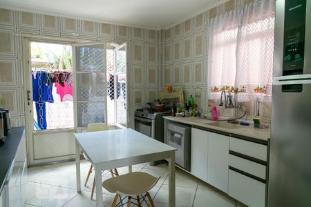 Casa à venda com 119m², 3 quartos e 2 vagasCozinha