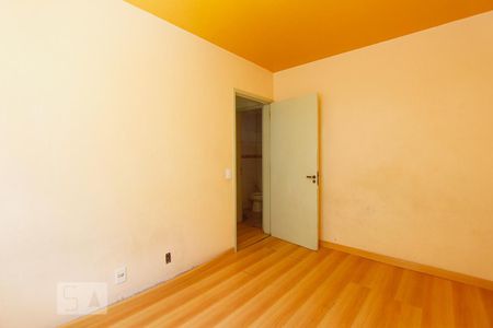 QUARTO 1 de apartamento para alugar com 2 quartos, 55m² em Morro Santana, Porto Alegre