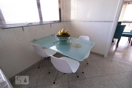 Apartamento à venda com 204m², 4 quartos e 3 vagasCozinha / Copa