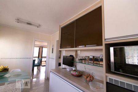 Apartamento à venda com 204m², 4 quartos e 3 vagasCozinha - Armários