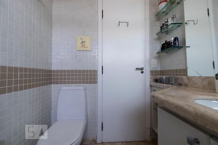 Apartamento à venda com 204m², 4 quartos e 3 vagasBanheiro Quarto 2