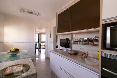 Apartamento à venda com 204m², 4 quartos e 3 vagasCozinha