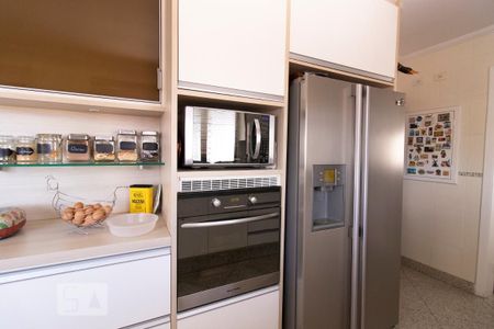 Apartamento à venda com 204m², 4 quartos e 3 vagasCozinha - Geladeira