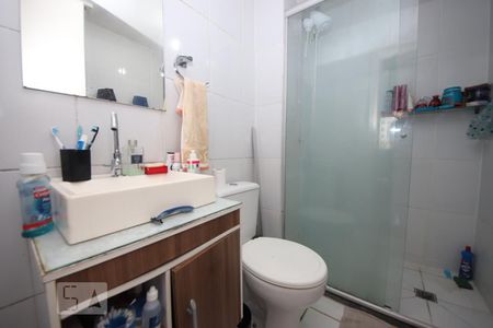 Banheiro de apartamento à venda com 2 quartos, 42m² em Estância Velha, Canoas