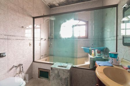 Casa à venda com 235m², 3 quartos e 2 vagasBanheiro Suíte 1