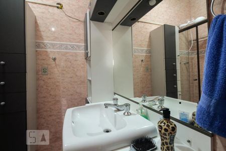 Casa à venda com 235m², 3 quartos e 2 vagasBanheiro Suíte 2